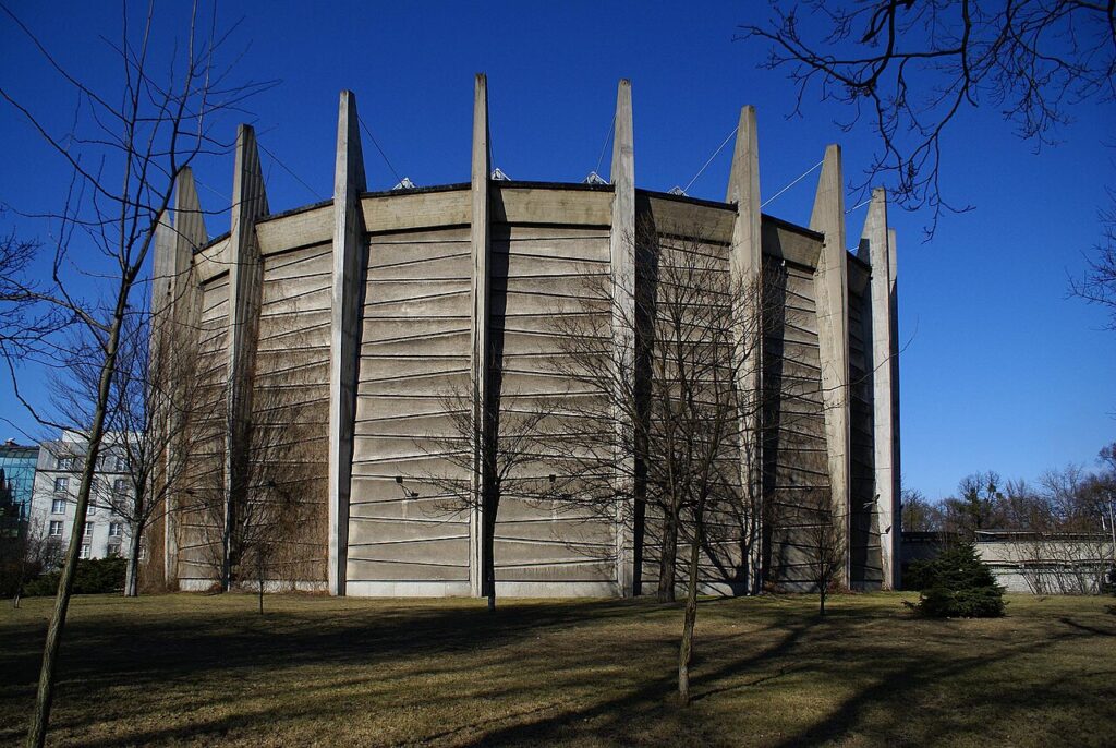 Budynek w ktorym znajduje sie slynna Panorama Raclawicka