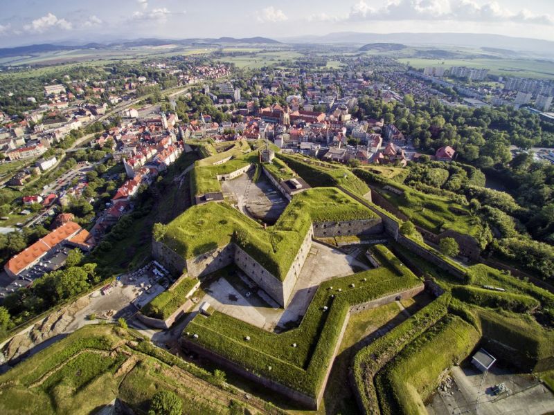 03. Widok na Kłodzko z twierdzą na wzgórzu