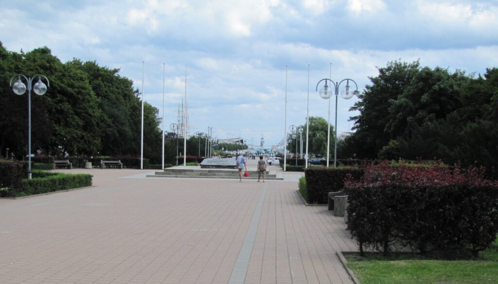 Skwer Kościuszki w Gdyni z widokiem na port