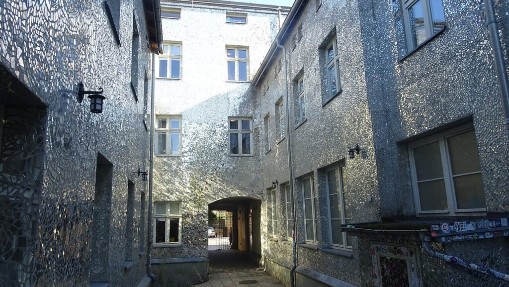 Pasaż Róży w Łodzi mozaika luster autorstwa Joanny Rajkowskiej