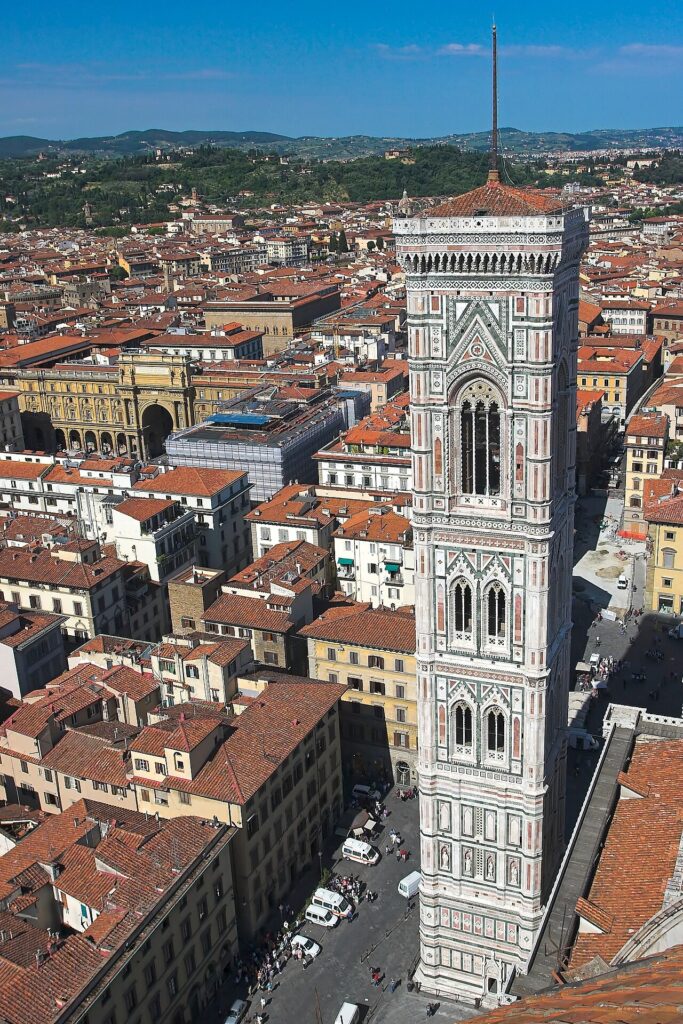 Kopuła katedry Santa Maria del Fiore we Florencji na tle panoramy miasta