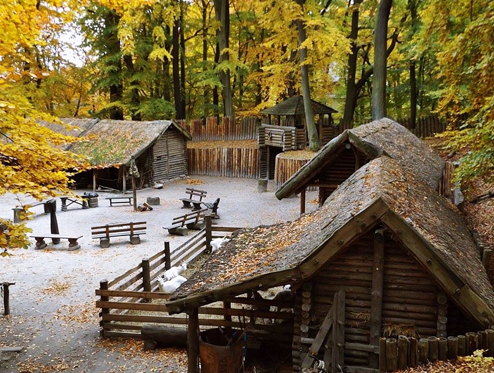 Grodzisko w Sopocie - pozostałości wczesnośredniowiecznego grodu w parku leśnym