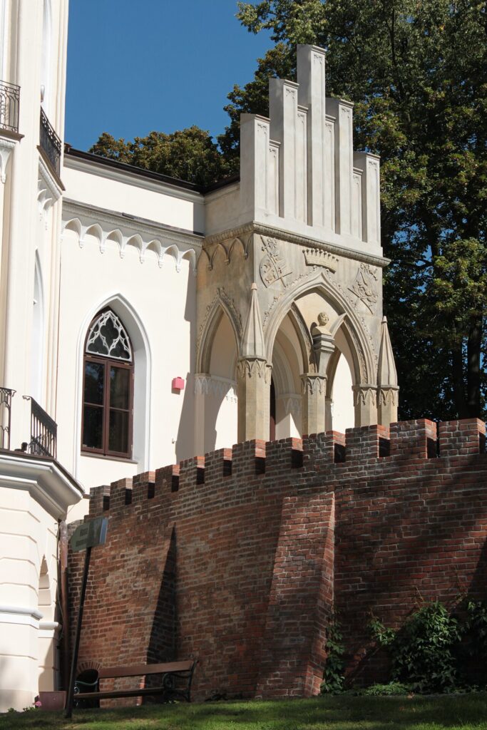Neogotycki pałac w Opinogórze - siedziba Muzeum Romantyzmu